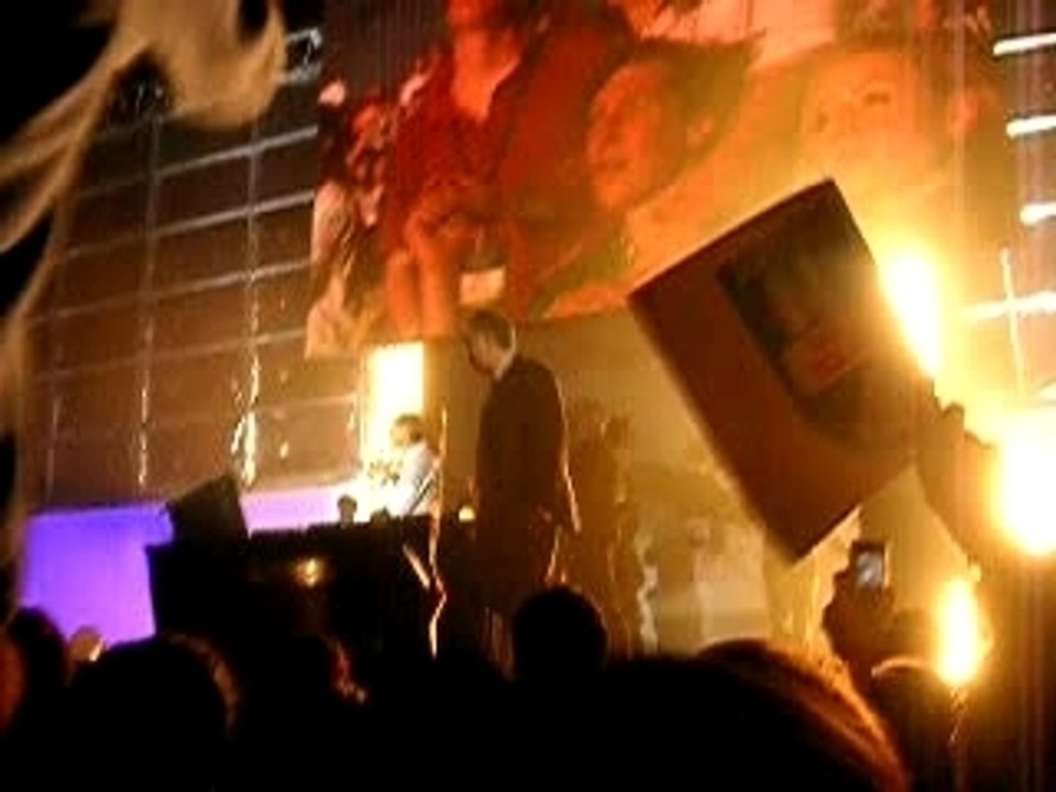 Martin Solveig meeting Sarko au zénith