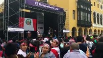 Perú vs. Colombia: hinchas de la bicolor arman la fiesta en Plaza de Armas