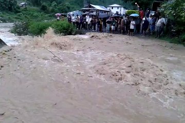 Flood on a river near Sisneri. Ktm-Kul-Hetauda Highway
