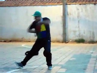 Extraordinario baile de Rap una pareja