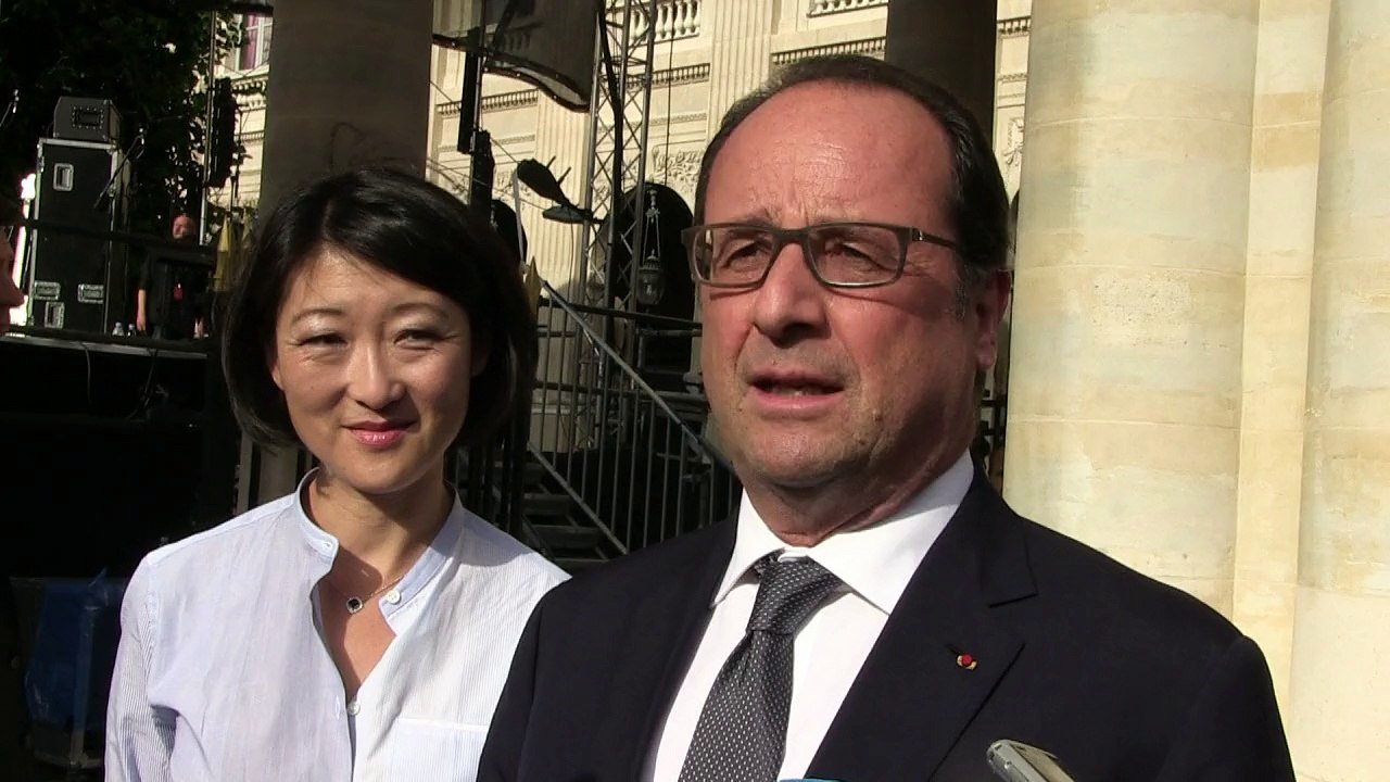 Fête de la musique: apparition surprise de François Hollande au Palais-Royal, à Paris