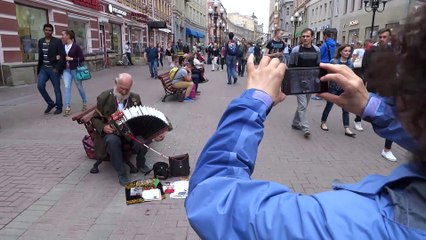 веселый дед на арбате