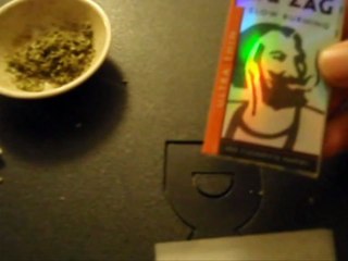 The BEST and FASTEST way to roll a joint or spliff *easy for beginners