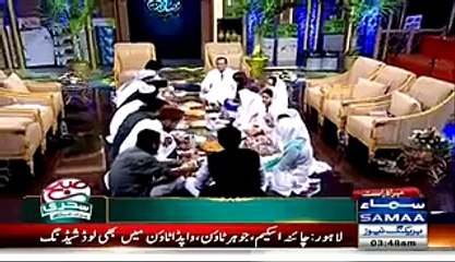 An illiterate man in Madina Reading Quran – Amazing one minute Story -