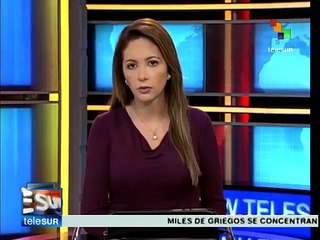 Griegos apoyan a Alexis Tsipras hasta altas horas de la noche