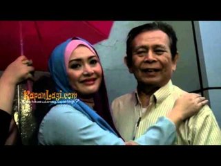 Bebas Dari Rutan, Edies Adelia Menangis Di Pelukan Ayahanda