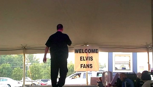 Scott Michael sings 'Working on A building' at Elvis Week 2010