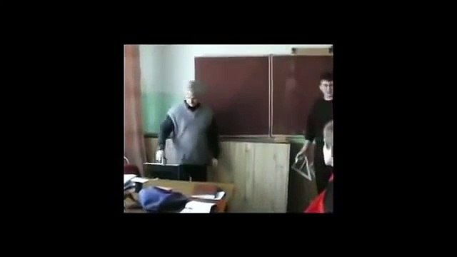 Школота избивает учителя. Современные дети - вина родителей