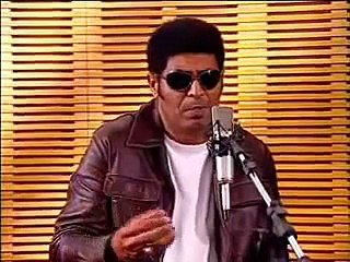 Marcos Antônio cantando "Galileu"