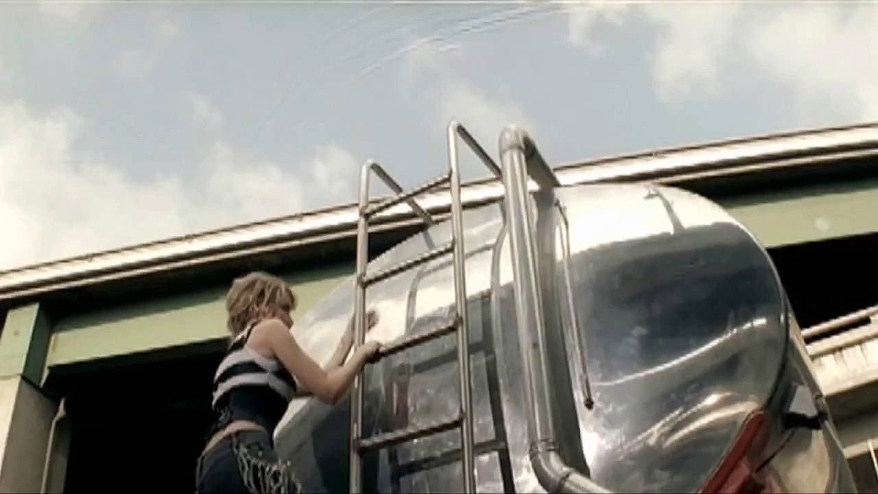 Kylie Minogue - Red Blooded Woman