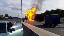 Camión con 191 balones de gas explota en la carretera.