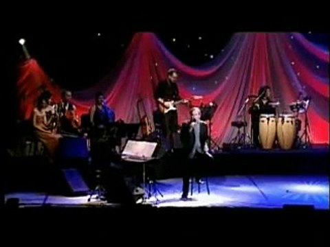 JOSÉ LUIS PERALES RESUME SU TRAYECTORIA EN UN NUEVO DISCO