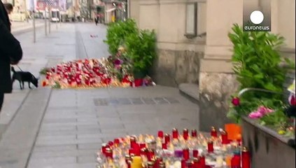 Αυστρία: Λουλούδια και κεριά για τα θύματα