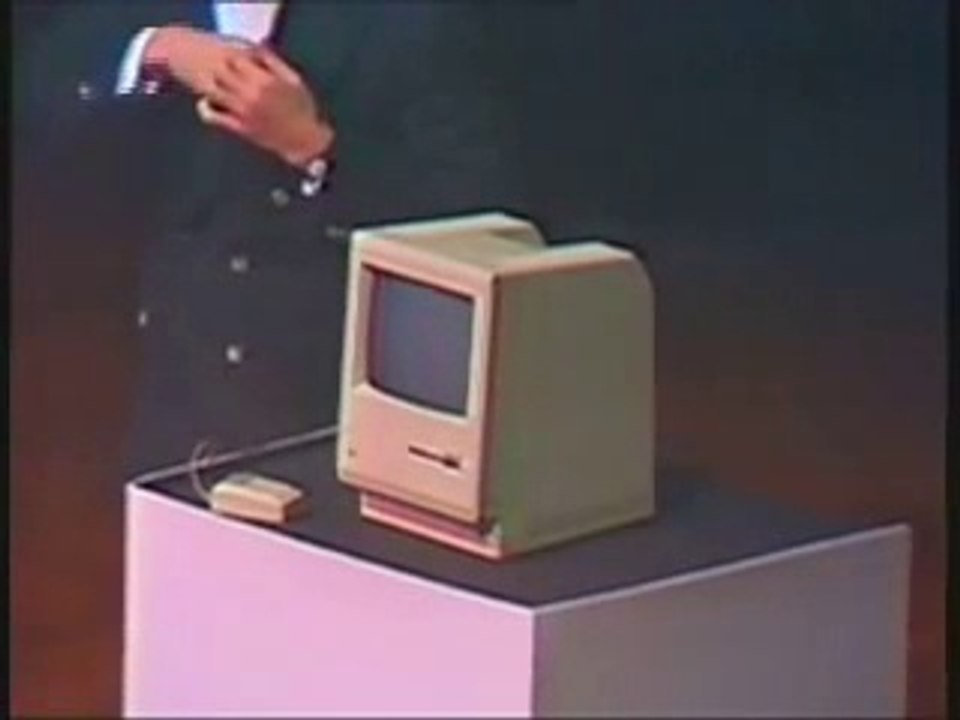 Steve Jobs présentant le premier Mac en 1984