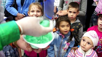 Посетители «ЦУМа» приняли участие в химическом шоу