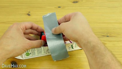 Faire un mini bateau à moteur avec une bouteille de jus d'orange