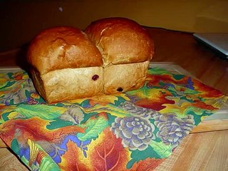 How to Make Homemade Raisin Bread