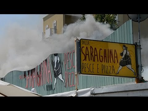 Incendio al ristorante sul lungomare Murri di Rimini, sul posto vigili del fuoco
