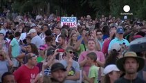 США: тысячи жителей Чарльстона объединились в знак солидарности