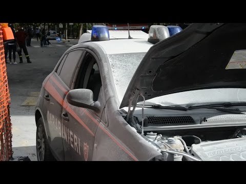 A fuoco l'auto dei Carabinieri dopo un forsennato inseguimento a Riccione