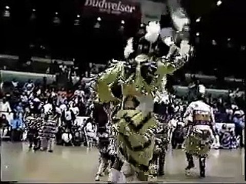 Powwow switch dancing 1 - Native American Indians