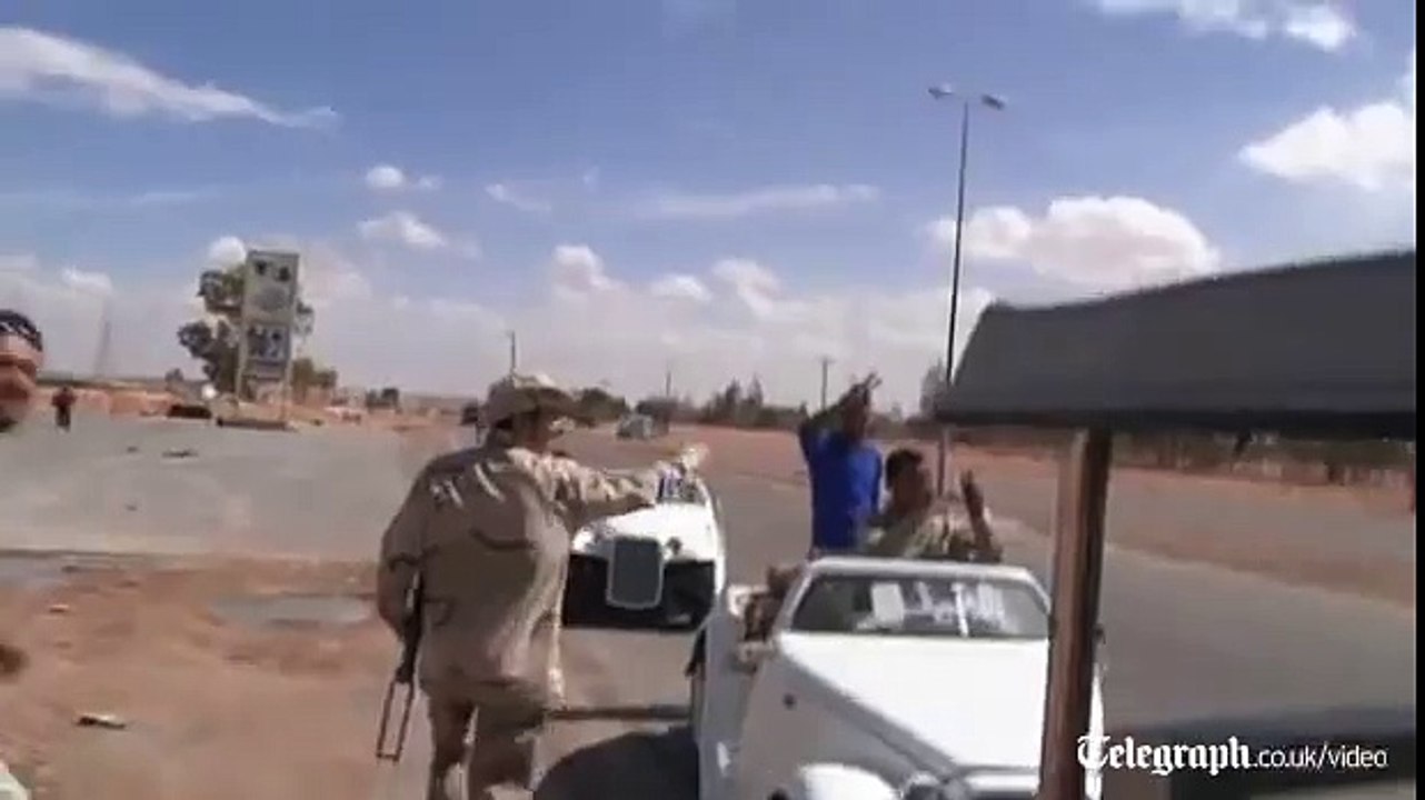 Libyan fighters loot Muammar Gaddafi's luxury cars