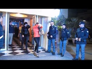 Ballerine di night di Rimini costrette a prostituirsi pena il licenziamento, tre arresti