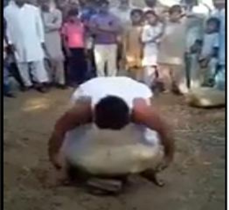 Iss admi ka power check karay, pakistani talent, urdu funny videos, punjabi funny videos, pakistani videos, indian video