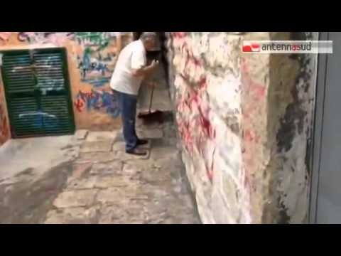 TG 17.06.15 Andria: ripulito vicolo San Bartolomeo, la via più stretta al mondo