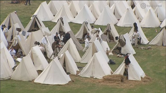 Bicentenaire de la bataille de Waterloo: ambiance bon enfant dans les bivouacs des reconstitueurs