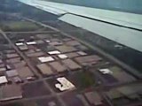 Avion Aterrizando en el Aeropuerto O'Hare de Chicago./Airplane Landing on Chicago's O'Hare Airport