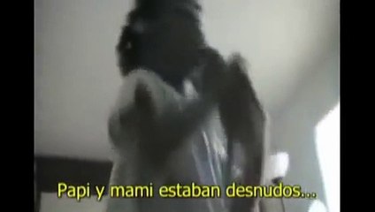 Niña espia a sus padres en la intimidad