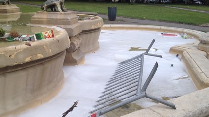 Dégradations sur la place De-Gaulle