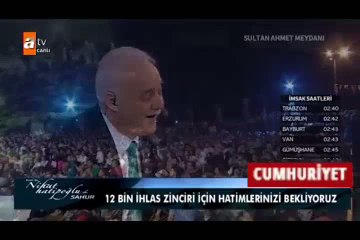 Nihat Hatipoğlu'na soru sorarken gülme krizine girdi