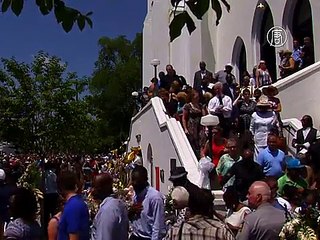 Жители Чарльстона взялись за руки в память о погибших