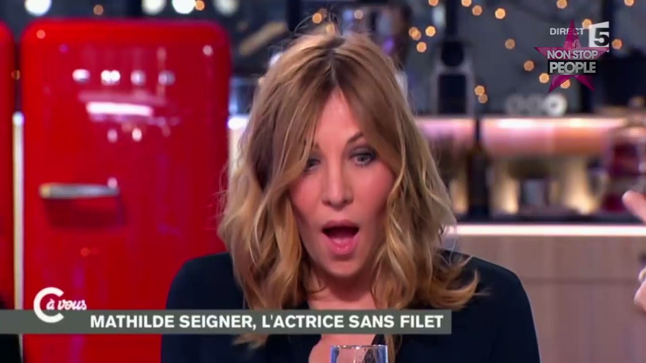 Mathilde Seigner se lâche : "J'assure les bonne...