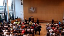 Klaus Riedel (SPD) begrüßt Arno Luik