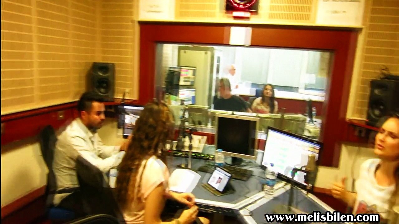 Melis Bilen - Ayrılmam (TRT Kent Radyo İstanbul Canlı)