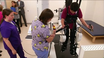 برنامج تأهيل يمكّن المصابين بالشلل من تحريك أطرافهم