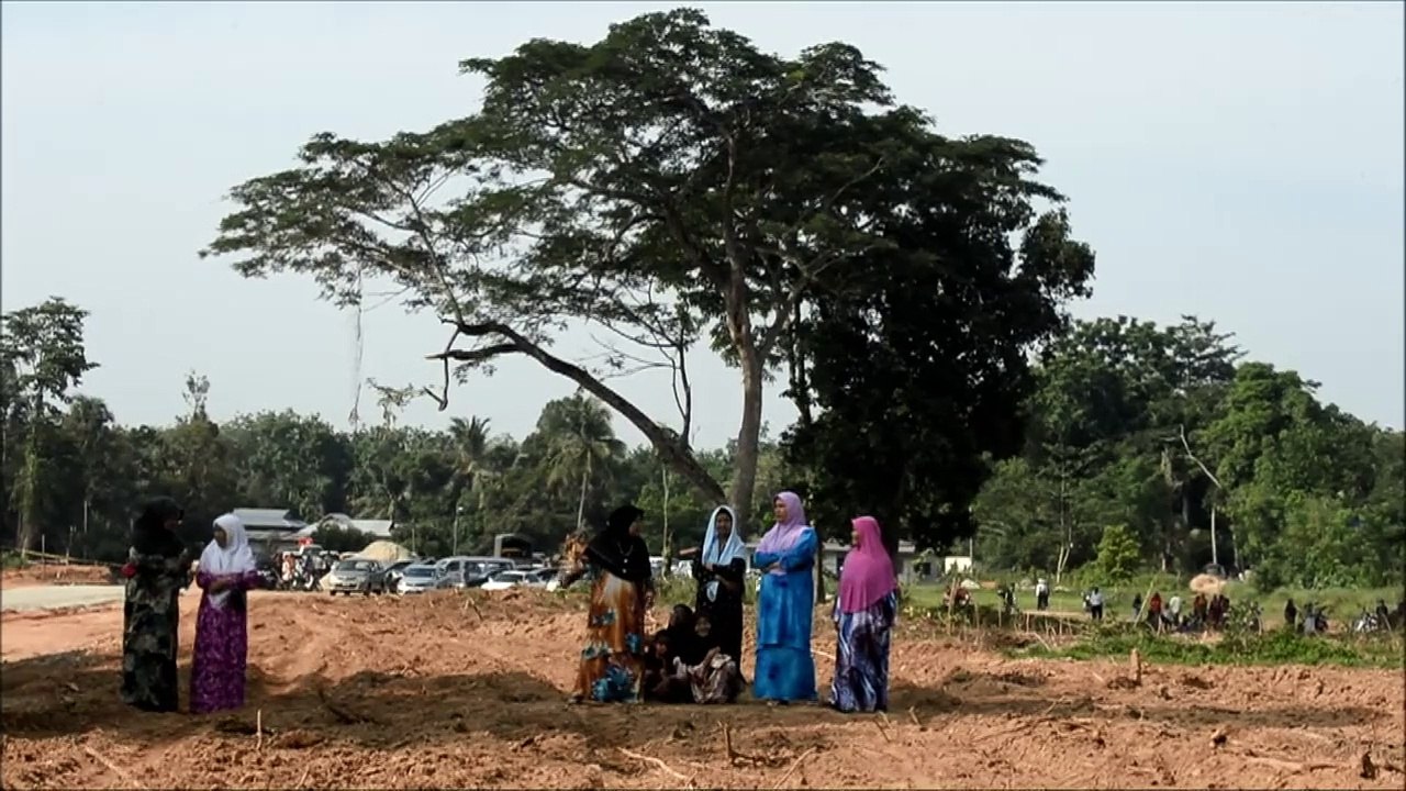 Malaysia bids farewell to nameless Rohingya dead