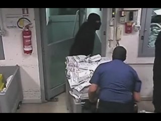 Marcianise (CE) - Rapina al Tarì, arrestata guardia giurata "basista" (22.06.15)