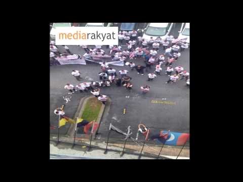 HQ PKR Dibaling Batu & Telur Oleh Sekumpulan NGO Pro UMNO Barisan Nasional