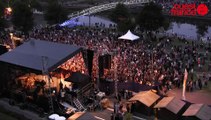 Fête de la musique à Saint-Lô. Louis Delort et la foule devant la scène