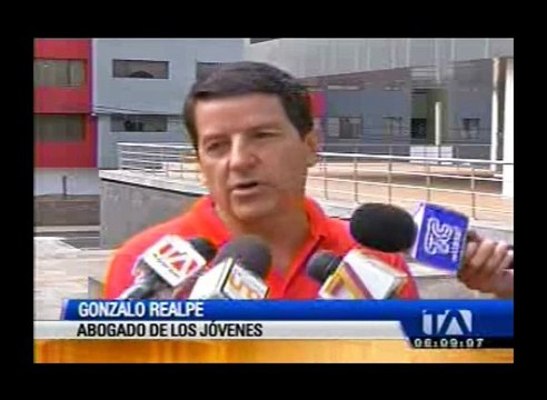 3 detenidos por enfrentamientos en exteriores del Colegio Mejía