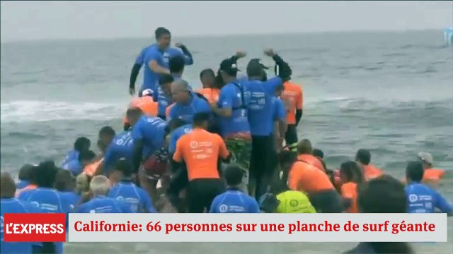 Californie: soixante-six surfeurs sur une seule planche