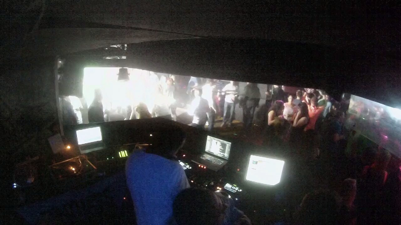 Deejay Ced @ Discotheque Le Griot