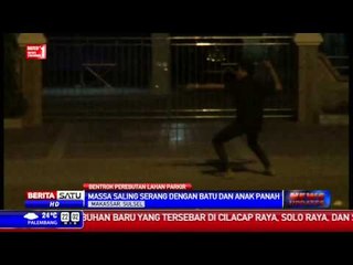 Dua Kelompok Pemuda Perang Batu dan Panah Usai Tarawih