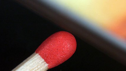 combustion d'une allumette au ralenti