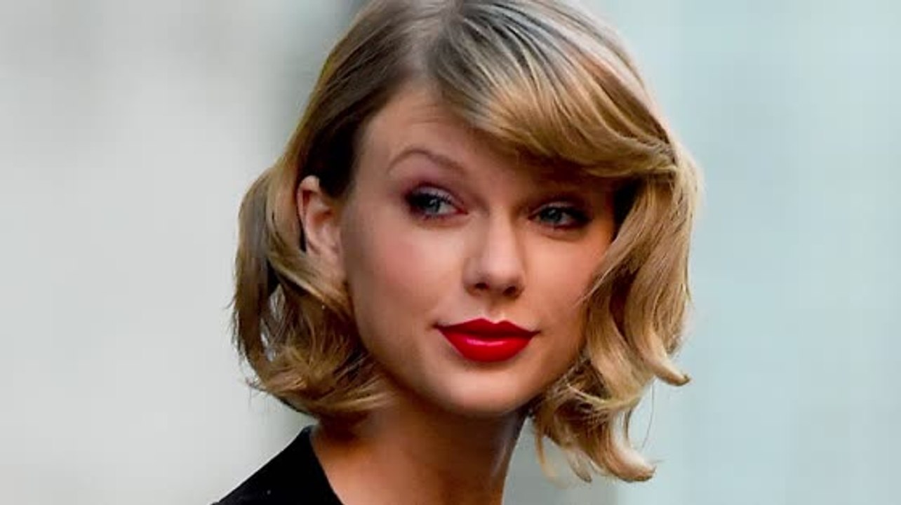 Taylor Swift Branded Hypocrite for Restricting Photographer Pay