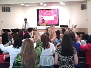 EVANGELISTA VERONICA DELIZ, MINISTRANDO A LAS HNAS EN LA ACTIVIDAD LEVANTATE ESTHER